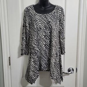 💲1️⃣ N.W.D. Monochrome Patterned Asymmetrical Tunic Top Sz Med